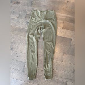 LULULEMON WUNDER UNDER - size 8